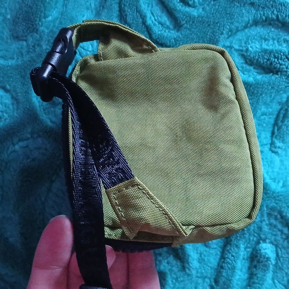 Baggu Keychain Pouch - Picture 2 of 5